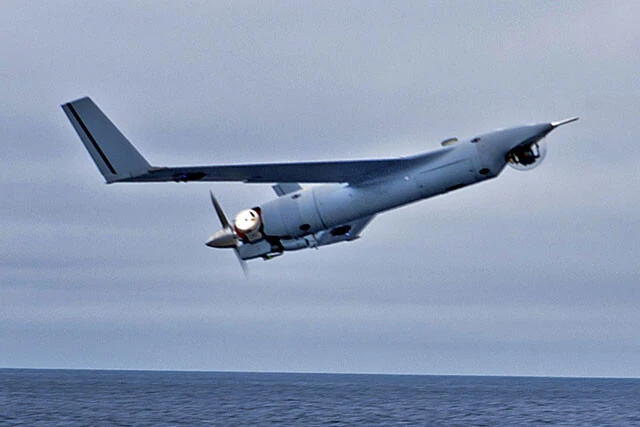 陸自がすでに運用を開始し、沖縄・那覇などに配備している無人偵察機「スキャンイーグル」。全長1.55mで24時間以上の連続飛行が可能だ