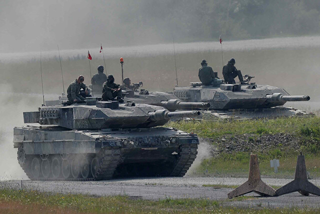 ポーランドレオパルド２。ポーランドは249両のレオパルド２を持ち、古いほうの2A4をウクライナに渡すようだ。同国は韓国製のK2戦車を1000両、米国Ｍ１戦車を366両発注している（写真：柿谷哲也）
