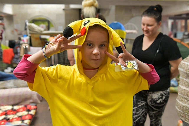 昨年8月には激しいミサイル攻撃を受けていた北東部の都市ハルキウで、地下鉄に避難していた子供たちへの支援活動も