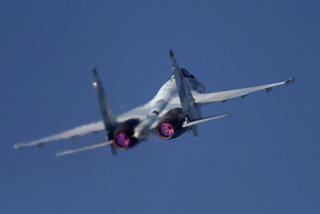 その早期警戒機の護衛は、ミサイル10発搭載可能のSu35戦闘機が遂行します（写真：柿谷哲也）