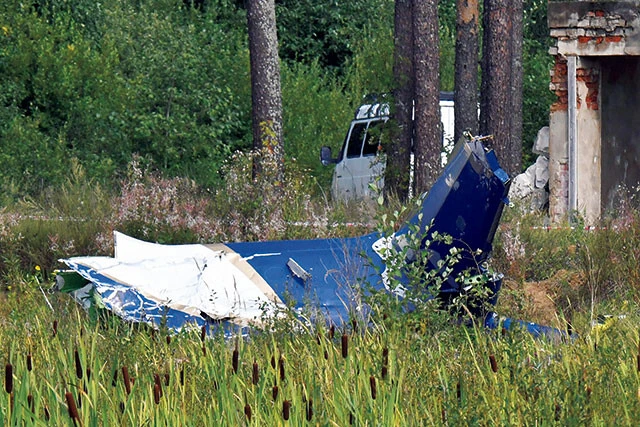 機体から最初に分離し、先に落下したとみられる垂直尾翼。右主翼の墜落地点とは約500m、機体前部とは約2㎞も離れていた