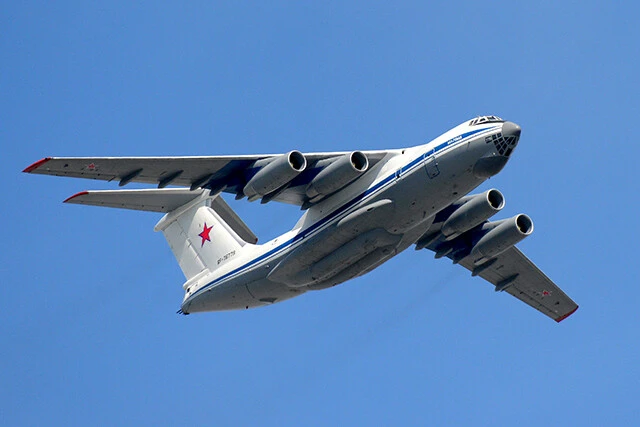 そのロシア空軍編隊には、イリューシン76輸送機がロシア空挺兵を一機150名ずつ搭乗させて計7機、総計1000名の空挺兵がモルドバ共和国の首都にあるキシナウ空港に空挺強襲を仕掛け、政権転覆を狙う(写真:柿谷哲也)