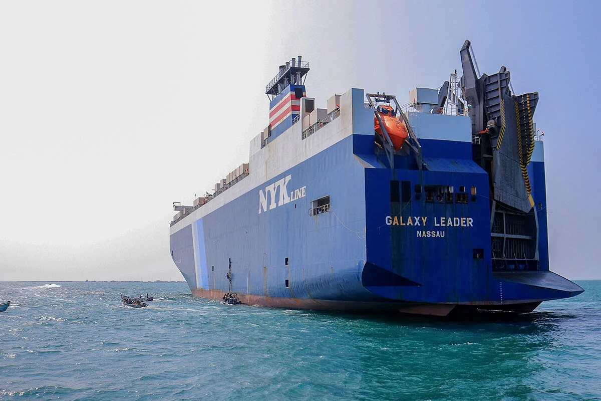 1月24日現在、まだフーシ派の攻撃による民間船乗組員の死者は出ていないが、船体の損傷や戦闘員による拿捕の事例は続出。なお、11月に拿捕された日本郵船運航の大型貨物船はイエメン北部の沿岸に停泊され、地元住民たちがこぞって訪れる観光地と化している