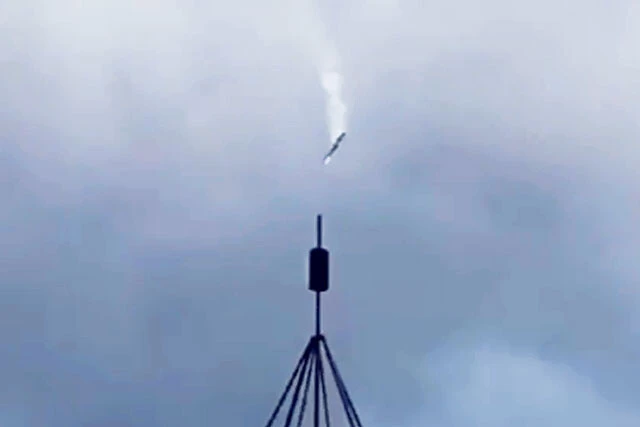 最したとみられ、無線通信の記録もなし。機体やシステム初の爆発で操縦機能も電気系統も喪失の不具合ではこうはならない