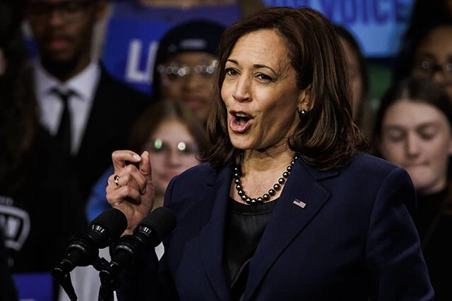 次期大統領として浮上した現副大統領のカマラ・ハリスは、メディアでのアピール力に欠け、2年間で人気が失速。共和党は粒ぞろいだが、民主党は結局バイデンだけ？