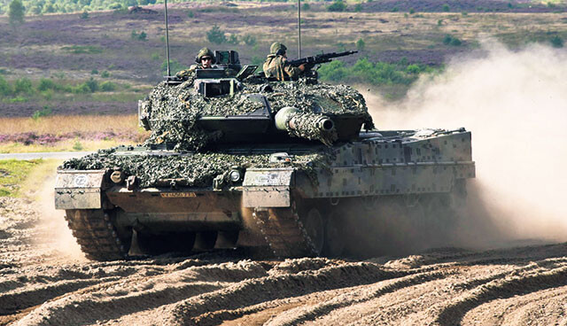レオパルト2「NATO加盟国ならどこでも修理・改修、さらには乗員の訓練も行なえるベストセラー戦車。こういった汎用性の高さでウクライナが最も欲しい戦車だといえるでしょう」（照井氏）