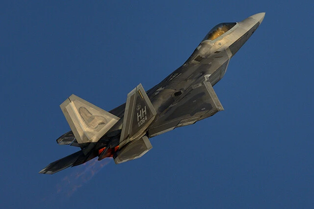 F22ラプターは衛星通信を駆使して、敵機を追い詰める。その内容が中国に傍受されたかもしれない（写真：柿谷哲也）