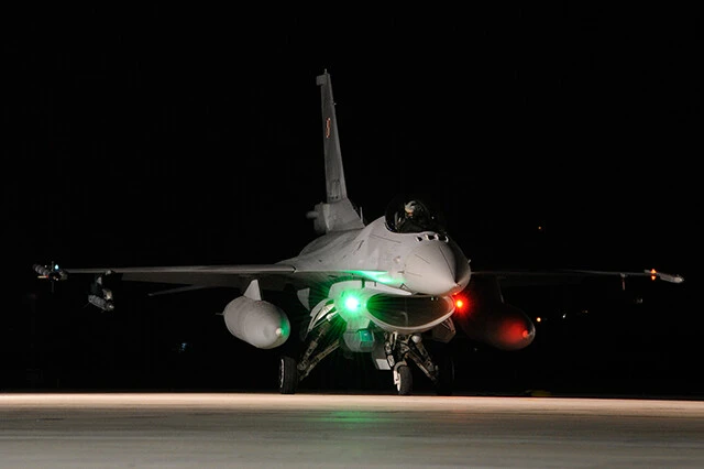 ポーランドは2006年に、ミグ21とミグ23の更新に最新のF-16Cブロック52の導入を開始。アメリカがウクライナに新しいタイプのF-16を渡す可能性はある（写真：柿谷哲也）