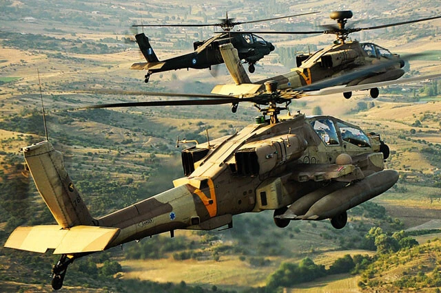 夜間、敵が数多く出てきたら掃討を担当するのはアパッチ攻撃ヘリ（写真：イスラエル国防省）