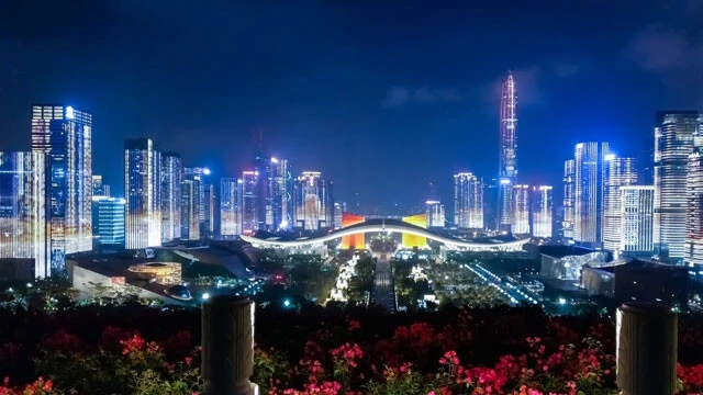 中国の発展を象徴する広東省深セン市の高層ビル群だが、その裏では社会に様々なひずみが顕在化しつつある