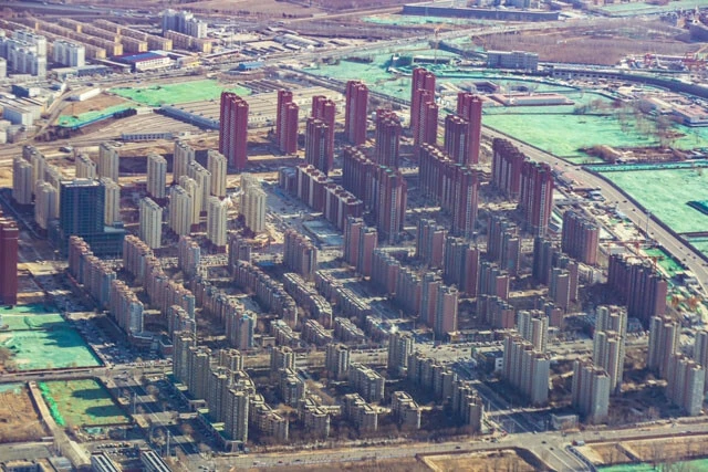 北京市郊外に広がる新興住宅地。こうした無機質な環境も、若者のドライな人間関係に影響しているのかもしれない