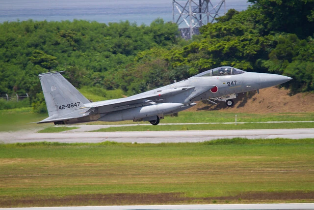 F-22と同様、ツインエンジンを持つ自衛隊のF-15J。高高度で偵察気球を撃墜する能力はあるのか?