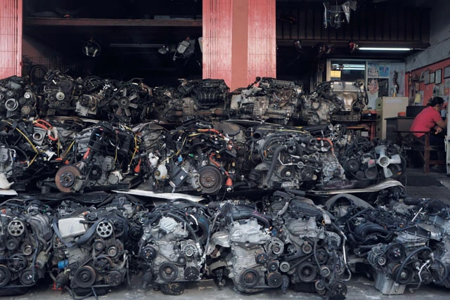 排気量や型式を問わず、さまざまなエンジンがバラ売りされていた