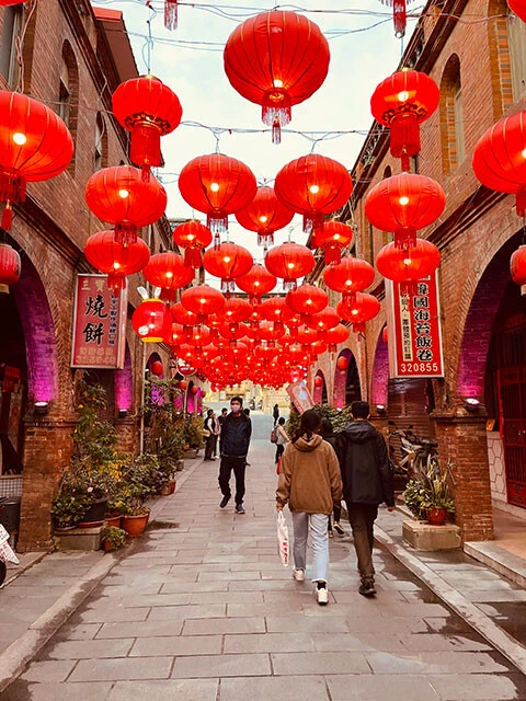 金門島の中心部。かつては駐留する国軍兵でにぎわった場所だが、最近は中国人観光客だらけだ