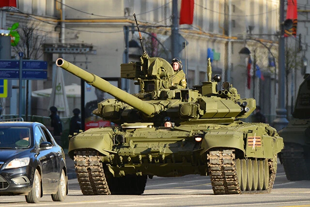 「空港だけ占拠してもロシアから遠い」との声もあるが、モルドバ共和国北側のウクライナ国境地帯には、未承認国で親ロシアの沿ドニエストル共和国がすでにあり、駐留ロシア軍が戦車を持ち込んで展開している（写真はT90A戦車。写真：柿谷哲也）