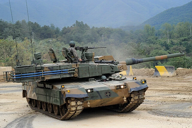 ポーランドは自国で韓国製K2戦車の製造を開始する。戦車戦が激しくなればこの戦車が投入されるかもしれない。(写真:柿谷哲也)