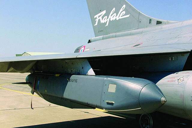 イギリスから供与された空中発射型長距離巡航ミサイル「ストーム・シャドウ」。ウ空軍の戦力不足で、まだそのメリットをフルに発揮できていないもよう