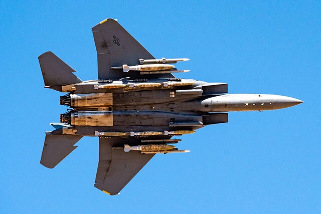 「B-F1機」と仮称する戦闘爆撃機はF15Eストライクイーグルと同等の性能を持つと仮定（写真：米空軍）