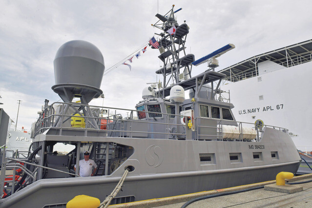 唯一、軍艦らしい部分が大量に搭載された各種センサーやレーダー、カメラの類い。これらを活用して太平洋をほぼ無人操舵航行で横断した