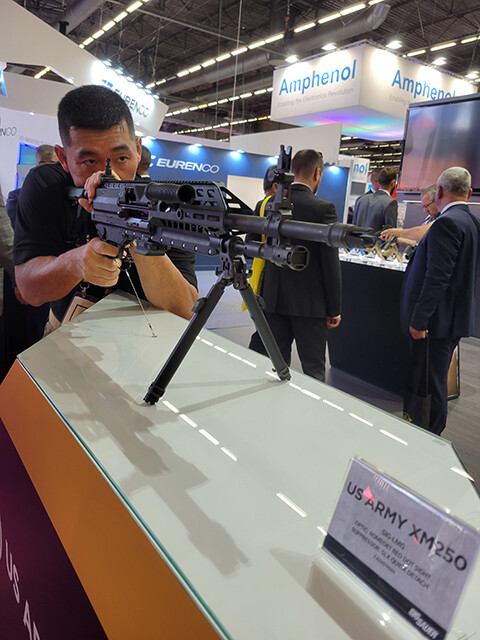 露のメーカーが「AK12軍用小銃」の改良版を開発！ ウクライナvs ロシア