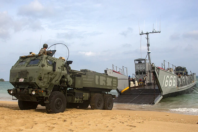 ハイマースに使える射程150kmの地上発射型小直径爆弾(GLSDB)の供与をアメリカは決めたものの、まだウクライナ最前線には到着していない(写真:アメリカ国防省)