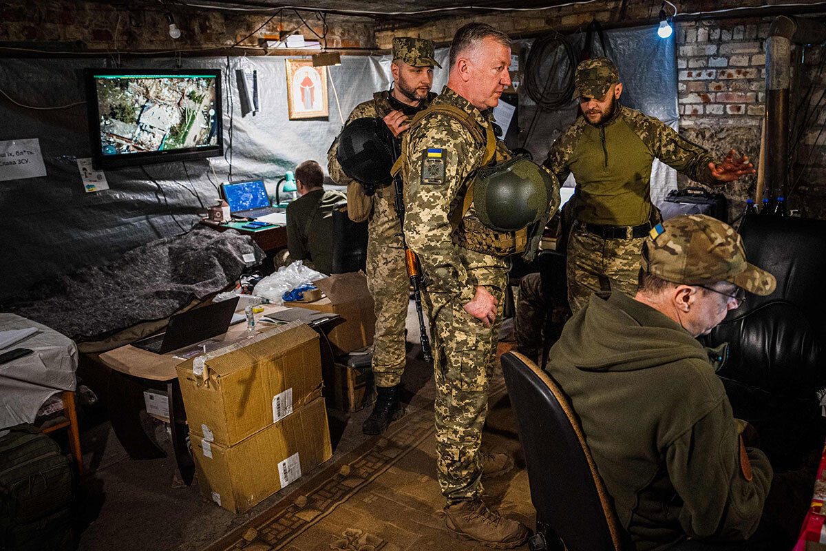 ロシア軍の侵攻に対し、ウクライナ軍は大量のドローンを駆使して集めた敵の情報をネットワークで共有し作戦立案・遂行に生かしている（写真はドネツク州バフムト近郊の地下司令部）