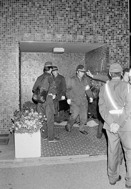 1987年5月3日夜、散弾銃を持った目出し帽の男に襲撃された兵庫県西宮市の朝日新聞阪神支局。銃弾を受けた29歳の男性記者が死亡し、42歳の別の記者も重傷を負った