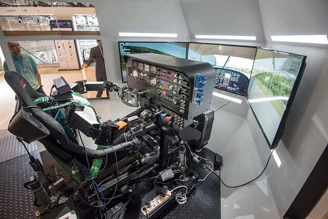 韓国のヒト型「パイロットロボット」開発の意外に深い理由。AI搭載無人機全盛の時代になぜいまさら？　