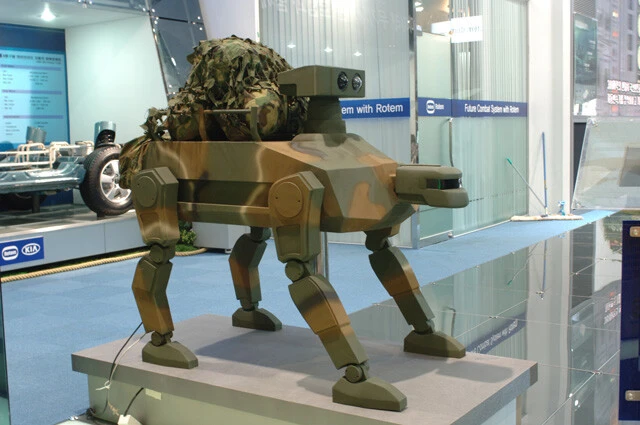 韓国軍が2000年代に開発を計画していた犬型多目的監視ロボット。それから18年の間にAIとロボット技術は猛烈に進化した