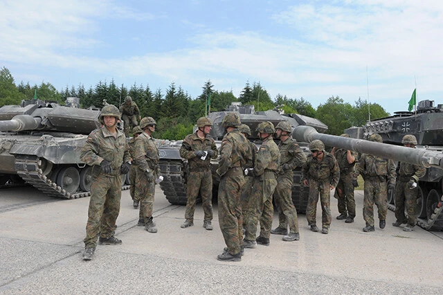 逆包囲されたロシア軍を殲滅するのは、“切り札”のドイツ製戦車・レオパルト2なのか…。写真は多国間訓練中のドイツ部隊（写真：柿谷哲也）