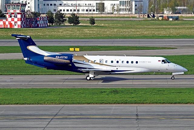 墜落したプライベートジェット機の機種はブラジル製の「エンブラエル135・レガシー600」で、過去に不具合による事故例はない。フライトレコーダーはすでに当局が回収したと発表