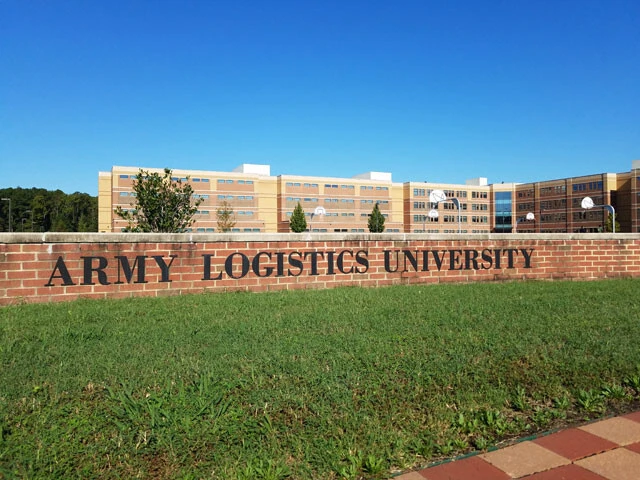 サイトウ曹長は米バージニア州にある合衆国兵站大学で武器科の教官を務めた