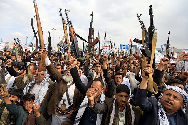 イエメン内戦（2015年～）サウジアラビアが支援する政府と、イランが支援する反政府勢力・フーシ派による内戦で、国民の3分の2が食料不足などに直面している。（写真）ガザ地区でのイスラエルの軍事侵攻を非難するフーシ派の抗議デモ