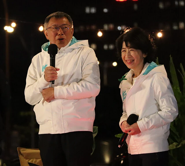 民衆党の党首・柯文哲氏(左)。同党は今後の立法院(国会)の運営でカギを握る存在だ(写真撮影/安田峰俊)