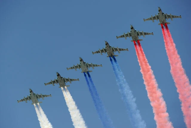 最前線上空の航空優勢は露空軍が握る。露空軍スホーイ25は、低空からの地上攻撃を繰り返す。ウ軍は地対空ミサイルで頑張っているが、戦争の主導権は露軍にある（写真：柿谷哲也）