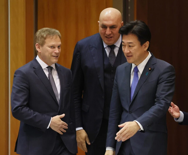 昨年12月には東京で日英伊の防衛相会合が開かれ、政府間機関設立の条約に署名。この条約の承認案が今年5月14日に衆議院で可決された