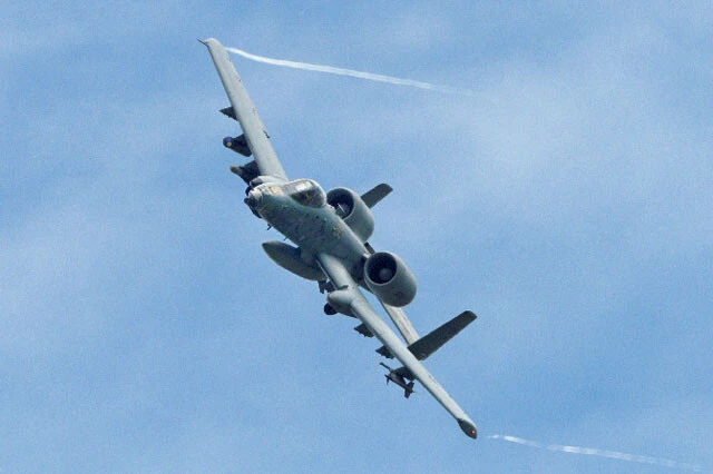 水陸両用戦訓練で上陸した部隊を上空から援護する攻撃機A-10。リムパックでは敵艦攻撃、さらには敵役までもこなす活躍だった