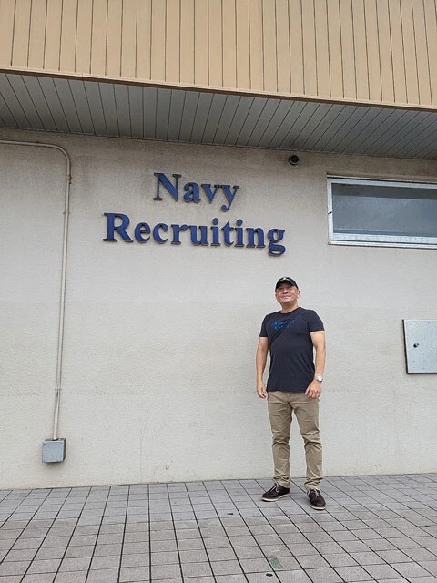 横須賀基地内には「US NAVY Recruiting Station Japan(米海軍募集事務所)」がある