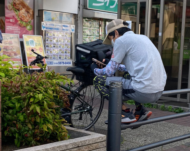 現在のフーデリ業界は、報酬減も厭（いと）わない外国人配達員で成り立っていると言っても過言ではない