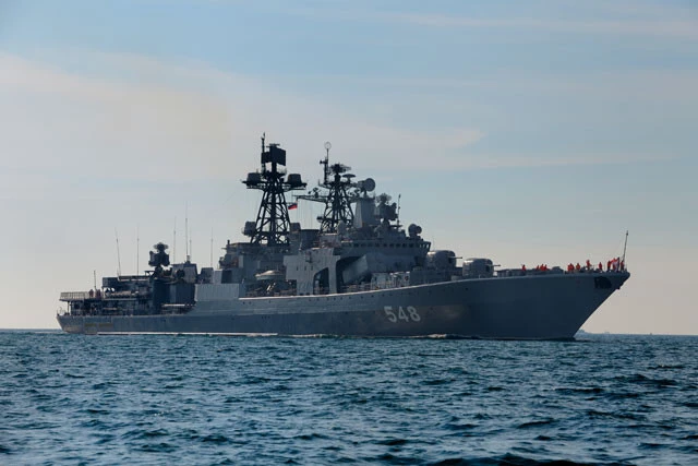 伊藤提督は、「ウクライナの地対艦ミサイルで沈められたモスクワもそうだけど、露海軍黒海艦隊は全艦が40年前の古い水上艦と潜水艦ばかり。だから、新兵器の水上ドローンなんかを監視する能力がない」と断言する。その証拠に、黒海艦隊はクリミア半島から黒海東岸に後退した（写真：柿谷哲也）