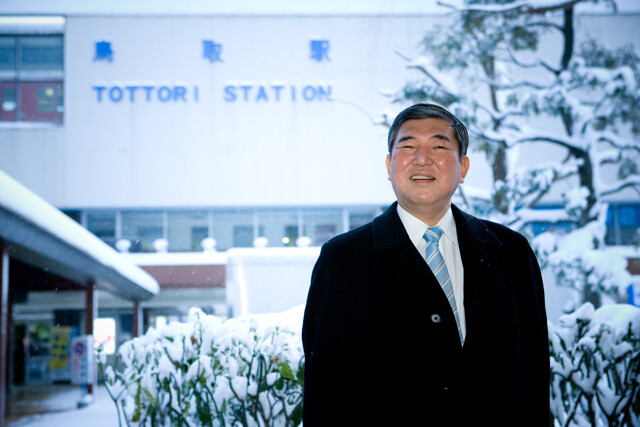 鳥取駅にて。この時の週街は土曜に7つ、日曜に6つの集会が予定されていた