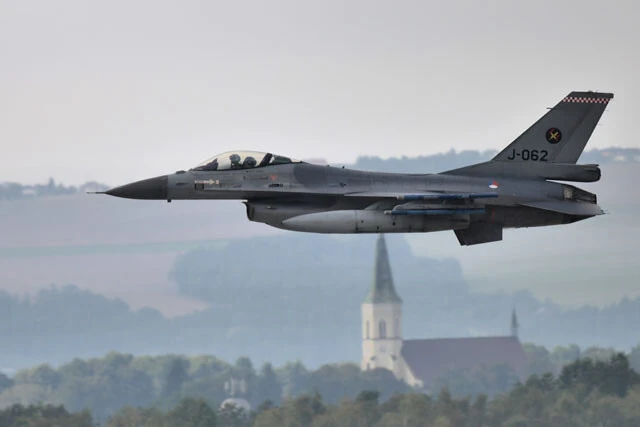 戦争の主導権奪還を目指すウクライナにとって、最初にオランダの18機から開始されるF16の供与が待ち遠しい。しかし、F16の戦力維持には莫大な資金が必要となる（写真：柿谷哲也）