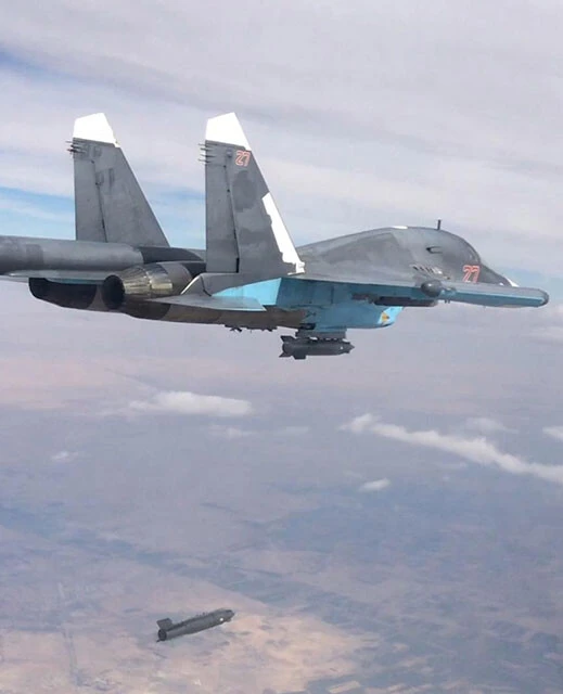 ロシア軍は航空機による爆撃を有効に使い始めている(写真は2015年のシリア上空、機体はSu-34)