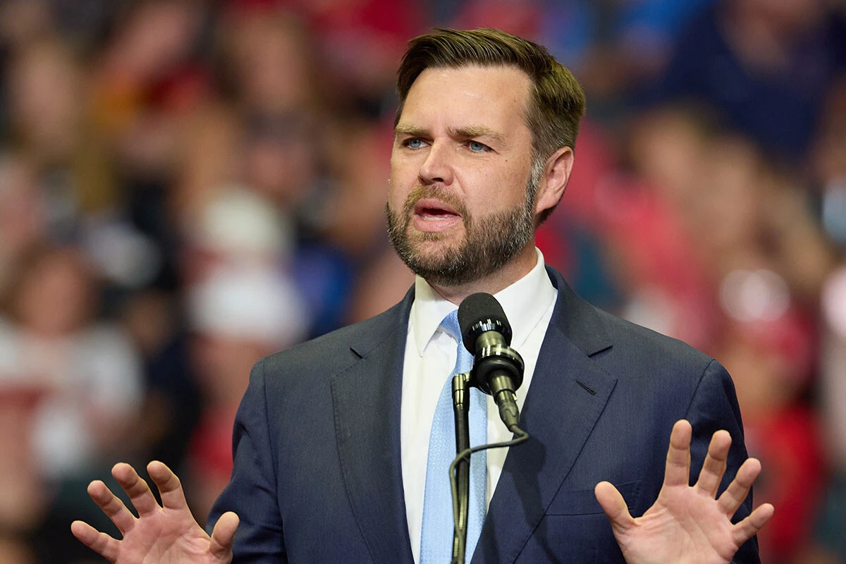 "アメリカに愛される要素しかない男"副大統領候補・J.D.ヴァンスが本当に狙っていること――。