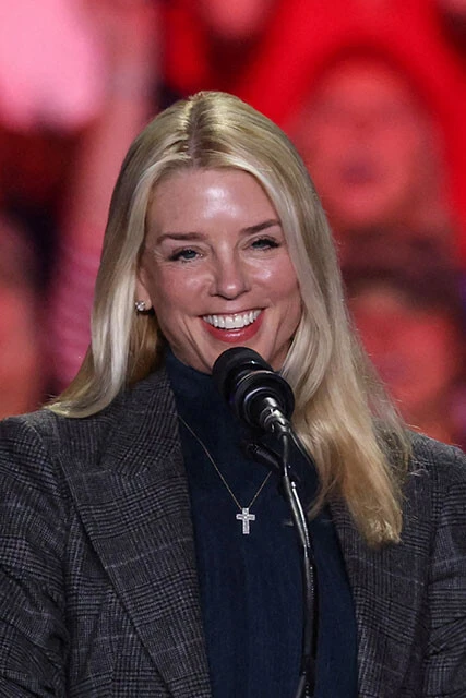 司法長官パム・ボンディ／バイデン政権に報復するための最重要ポストである司法長官。未成年女性との淫行疑惑のあるゲーツが辞退し、前フロリダ州司法長官のボンディが指名された