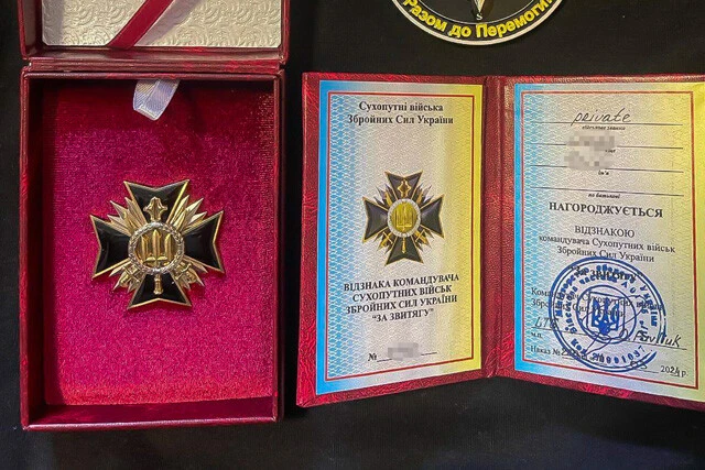 昨年12月の敵拠点への夜間襲撃ミッションでの功績が認められ、今年2月に軍から勲章を授与された