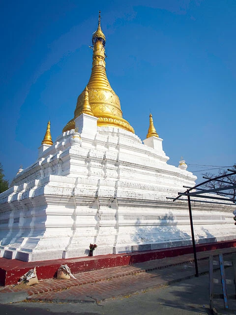 「ジャパンパゴダ」【震災前】第2次世界大戦時、日本軍が敢行したインパール作戦の激戦地として知られるザガイン管区。その戦闘地から離れた、管区の南端の丘にジャパンパゴダが建てられた