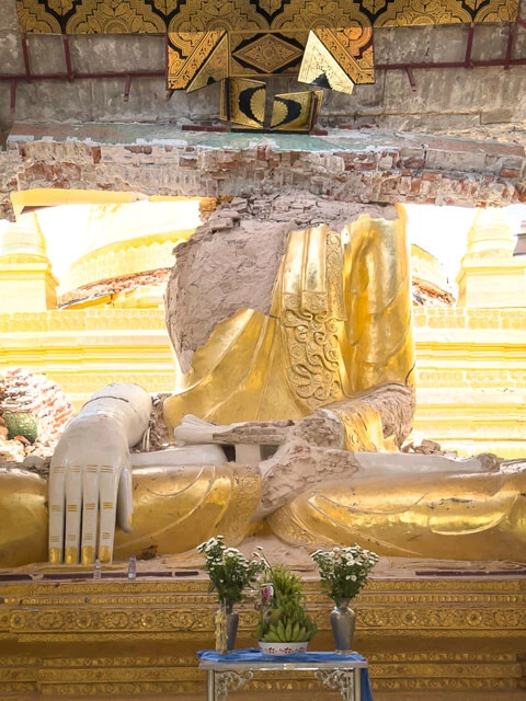 サガイン管区にある仏塔「スンウーポンニャーシンパゴダ」は地震により天井が崩落、仏像の頭部が破壊されていた