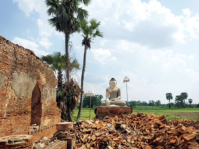 【震災後】しかし今回の地震で丸柱はがれきと化した