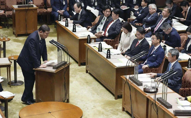 3月21日、参議院予算委員会の集中審議で、商品券配布問題についての質問に答える石破首相